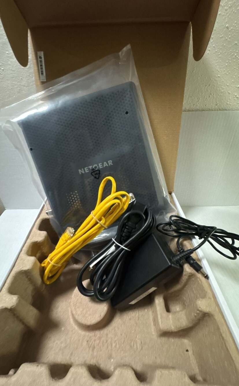 Netgear Nighthawk AC1900 WiFi Cable Modem Router (Model C7000v2) - Picture 11 of 15